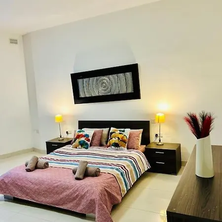 Seaside Spinola In St Julians, Queen Beds