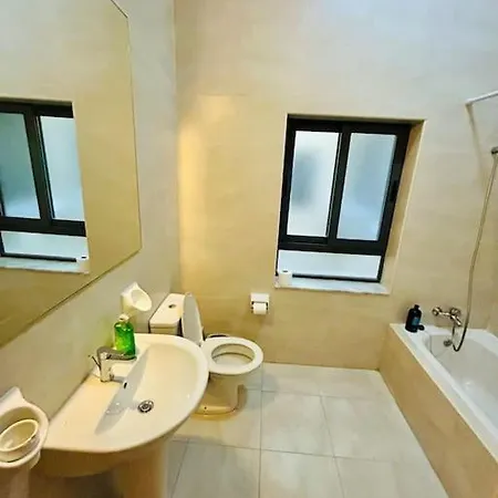 Seaside Spinola In St Julians, Queen Beds Appartamento