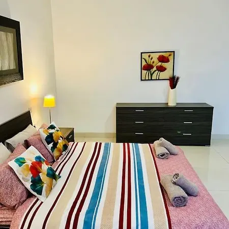 Seaside Spinola In St Julians, Queen Beds Appartamento