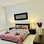 Seaside Spinola In St Julians, Queen Beds