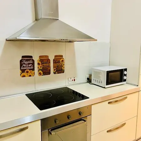 Seaside Spinola In St Julians, Queen Beds アパート Saint Julian's