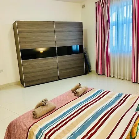 アパート Seaside Spinola In St Julians, Queen Beds