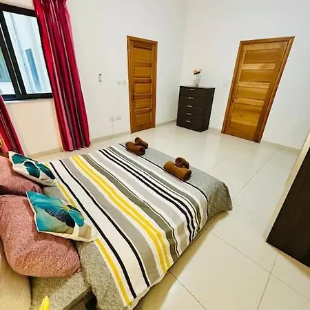 公寓 Seaside Spinola In St Julians, Queen Beds