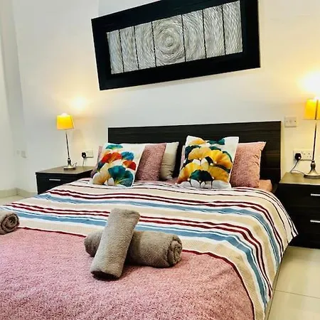 Seaside Spinola In St Julians, Queen Beds Lägenhet *