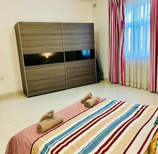 아파트 Seaside Spinola In St Julians, Queen Beds