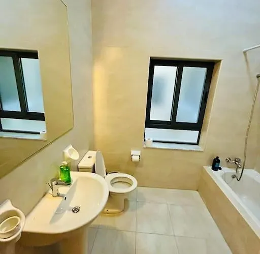 Seaside Spinola In St Julians, Queen Beds 아파트