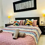Seaside Spinola In St Julians, Queen Beds Apartment *