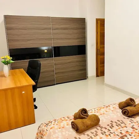 Seaside Spinola In St Julians, Queen Beds Apartamento San Julián